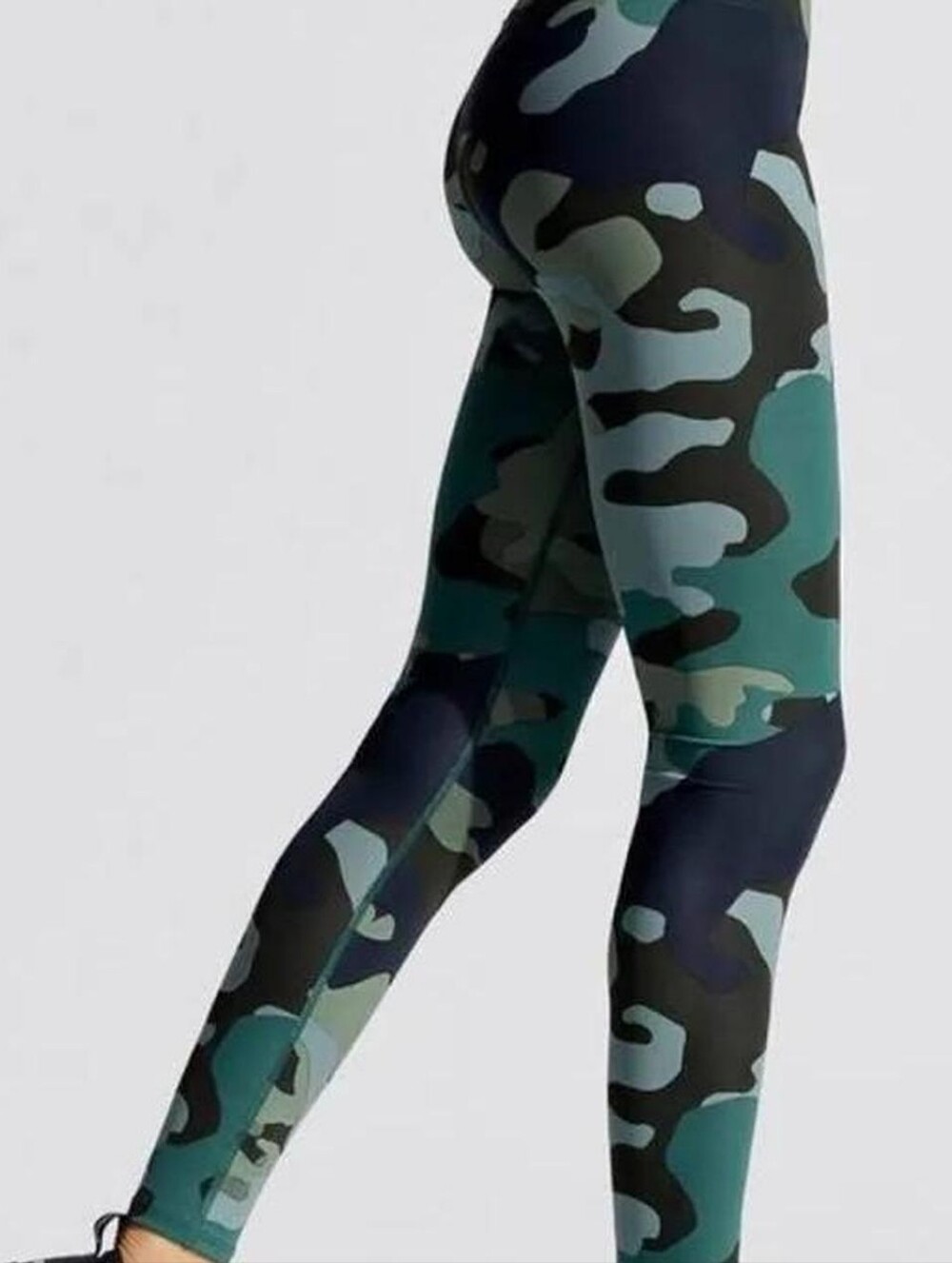 Carbon38 High Rise 7/8 Legging in Camo Size Medium